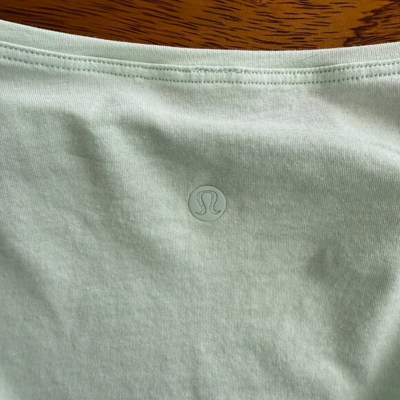 Lululemon Back In Action long-sleeve top Size  2 - Picture 2 of 4